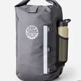 Mochila Rip Curl Surf Series de 30 litros, color gris oscuro, con logo estampado en blanco.