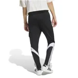 Pantalón deportivo Adidas Tiro Cargo para hombre, de color negro, con bolsillos cargo laterales y el logo de la marca impreso en blanco.