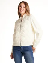 Campera combinada Current Air, con torso acolchado en diseño de rombos y mangas de tejido de punto grueso con diseño de ochos. Presenta cierre frontal metálico, cuello alto y puños y ruedo acanalados.