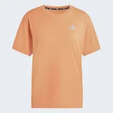 Remera deportiva Adidas de manga corta, color naranja, con cuello redondo y logo reflectivo en el pecho. Confeccionada con tecnología Climacool para absorción de sudor y diseño ergonómico para mayor libertad de movimiento.