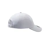 Gorra deportiva Puma color blanco con logo gris en el frente y borde de la visera en gris.