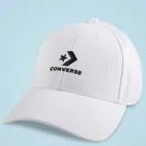 Gorra tipo baseball Converse Lock Up, color blanco con logo bordado en negro en la parte frontal.