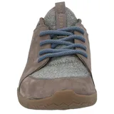 Sneaker Hush Puppies modelo Space, con diseño de paneles en cuero y tejido mesh. Presenta cordones azules, cuello de lycra para mayor ajuste y suela de goma con entresuela de EVA para amortiguación.