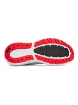 Championes de running Under Armour modelo Charged Rogue 5, color blanco con detalles en negro y suela roja. Presentan una parte superior de malla técnica transpirable, entresuela Charged Cushioning para mayor amortiguación y suela de goma resistente.