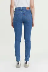 Jeans de tiro alto, corte skinny, color azul medio.