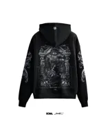 Hoodie negro oversize con estampado de cruz en el pecho y diseño floral en las mangas.