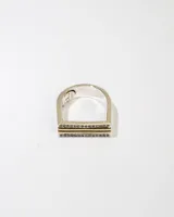 Anillo de plata 925 con doble línea de oro y zirconias blancas.