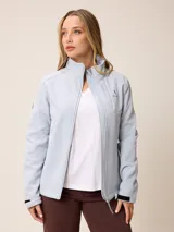 Remera de algodón con cuello en V y mangas cortas, de corte clásico y color azul marino.