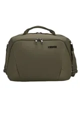 Bolso de viaje tipo boarding bag color verde oliva, con compartimento principal amplio, bolsillo frontal con organizadores internos y compartimento acolchado para laptop. Incluye asas superiores, correa de hombro desmontable y correa de acople para equipaje.
