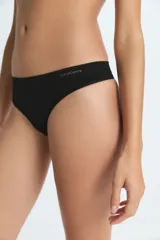 Bombacha tipo colaless de microfibra, con cintura elástica y logo de la marca estampado.