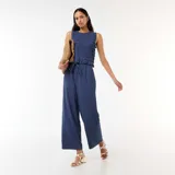 Pantalón ancho azul de punto smock, con cintura elástica ajustable mediante cordón del mismo tejido y diseño fluido de perneras holgadas.