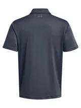 Chomba deportiva de manga corta con cuello polo y cierre frontal de dos botones. Presenta un diseño de microtextura horizontal y el logo de la marca estampado en el pecho.