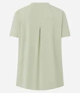 Remera deportiva de manga corta y cuello redondo, confeccionada en tejido técnico de poliamida y elastano. Presenta un diseño liso con costuras laterales y un detalle de recorte en la espalda, ideal para actividades físicas por su ligereza y capacidad de secado rápido.