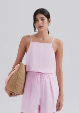 Blusa sin mangas color rosado con textura.