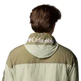 Campera cortaviento Columbia Challenger II Omni-Shield, color verde claro con detalles en verde militar. Cuenta con capucha ajustable, cierre frontal, bolsillos laterales con cierre y un bolsillo con cierre y detalle de red en la manga izquierda.