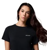 Remera de algodón orgánico con cuello redondo y manga corta, presenta el logo de la marca estampado en el pecho.