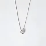 Conjunto de dos collares con dije punto de luz en plata 925 y circonia, con cadena de eslabones finos.