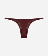 Bombacha colaless roja de encaje con tiras ajustables en los laterales.