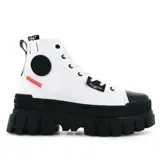 Botas Palladium Revolt de caña alta color blanco con puntera y suela de plataforma track color negro.