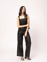 Musculosa blanca de lino con breteles anchos y diseño de franjas combinadas con lurex.