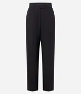 Pantalón de vestir azul marino, de corte amplio, con cintura alta, cinturón incorporado y cierre delantero.