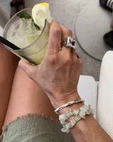 Pulsera rígida de plata 925 con textura irregular.