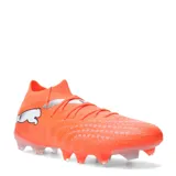 Championes de fútbol Puma Future 9 Match para terreno firme y artificial, en color naranja vibrante con detalles en blanco. Presentan una construcción de corte medio con tecnología de ajuste y suela con tapones diseñados para tracción óptima.