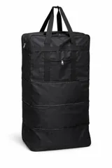 Bolso de viaje negro de gran capacidad, con compartimento principal con cierre, bolsillo frontal con cierre y base reforzada con ruedas. Cuenta con doble asa de mano y correas de transporte.