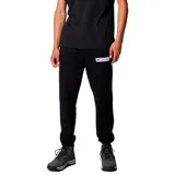 Pantalón tipo jogger de color negro con cintura elástica y puños en los tobillos. Presenta un parche rectangular con el logo de la marca Columbia en la parte superior del muslo izquierdo y cuenta con bolsillos laterales.