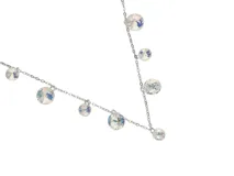 Collar de plata con cadena de eslabones y once dijes colgantes redondos en cristal facetado tornasolado aurora boreal.