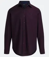 Camisa de vestir manga larga Preston Field, color bordó, con cuello camisero y cierre frontal de botones al tono.