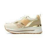 Championes de plataforma Korium modelo Beti, color beige y dorado, con detalles de encaje con flores bordadas, apliques metalizados y suela de goma marrón.