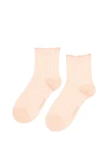 Medias de caña corta con diseño a cuadros vichy en color rosado y blanco, con borde superior con volados.