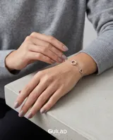 Pulsera de plata italiana 925 con cadena fina y tres dijes circulares de distintos tamaños distribuidos en el centro.