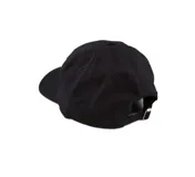 Gorra de visera curva Thrasher color negro, con el logo clásico de la marca bordado en el frente con diseño de llamas en tonos naranja y amarillo.