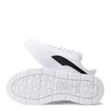 Championes Puma modelo Karmen Classic, color blanco con la franja lateral característica en negro. Presentan suela plataforma acanalada y diseño urbano.