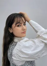 Aros tipo argolla de acero inoxidable dorado con acabado PVD de titanio.