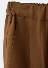 Pantalón Vbtexas de tiro medio y diseño recto, confeccionado en mezcla de lino y viscosa. Cuenta con bolsillos laterales y cintura ajustable.