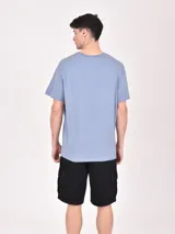 Remera gris claro con estampa vintage de moto.