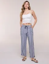 Pantalón de lino blanco, marca Dash, con pretina ancha elastizada, lazo de ajuste y bolsillos inclinados en el frente.