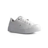 Championes deportivos de plataforma color blanco, con diseño minimalista, costuras decorativas en el lateral y detalle de pequeño aplique metálico brillante.