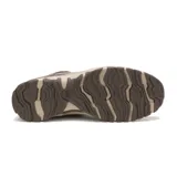 Bota urbana Caterpillar modelo Wrest, confeccionada en cuero de grano completo color marrón. Presenta cuello acolchado en tono más oscuro, cordones jaspeados y suela de goma con tecnología Ease para mayor amortiguación y tracción.