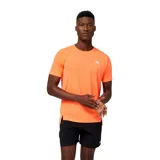 Remera deportiva New Balance Accelerate de poliéster color naranja con logo reflectivo en el pecho.