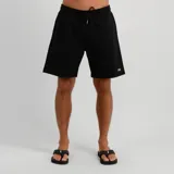 Bermuda O'Neill de felpa color negro, con cintura elástica con cordón ajustable, bolsillos laterales y pequeño parche con logo de la marca en el borde inferior.