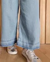 Pantalón de jean azul de corte palazzo.