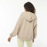 Buzo beige con capucha, cierre frontal con cremallera y bolsillos tipo canguro.