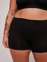 Boyshorts negros sin costuras confeccionados en poliamida y elastano.