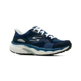 Championes deportivos Skechers modelo Go Run Arch Fit 2.0, color azul marino con detalles en gris y blanco. Confeccionados en malla y gamuza, cuentan con tecnología Slip-ins para un calce fácil, plantilla Arch Fit con soporte en el arco y entresuela con amortiguación ultraligera.