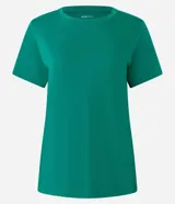 Remera básica de cuello redondo y manga corta, confeccionada en algodón peruano de alta calidad. Presenta un diseño liso y versátil, ideal para uso diario.