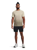 Short deportivo Under Armour modelo Vanish Woven, diseñado para entrenamientos intensos. Presenta un tejido ultraligero y resistente con paneles de malla para ventilación estratégica, material elástico en cuatro direcciones y bolsillos laterales abiertos.